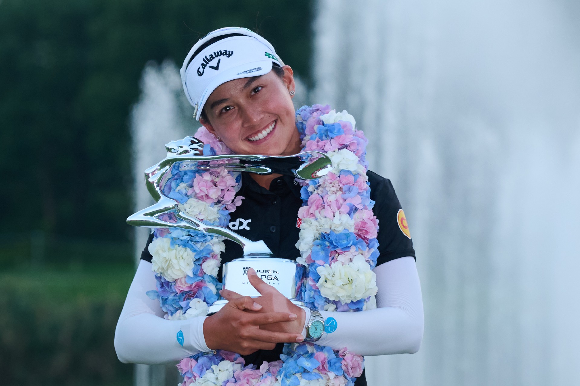 1763613467146158.jpg 泰国球员吉诺-提提库加冕2025别克LPGA锦标赛冠军.jpg