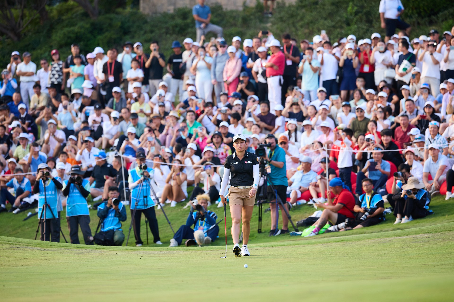 1763613516212786.jpg 2025别克LPGA锦标赛 球迷见证冠军时刻.jpg
